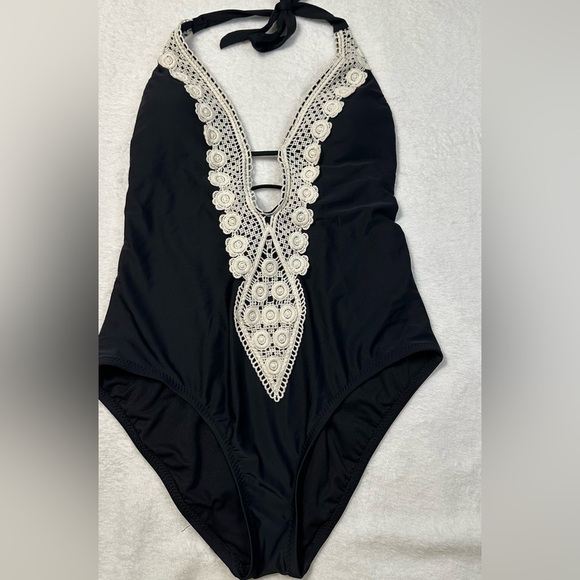 NWT Mossimo l Women’s Crochet Trim Plunge Black and White One Piece Swimsuit - Picture 7 of 12